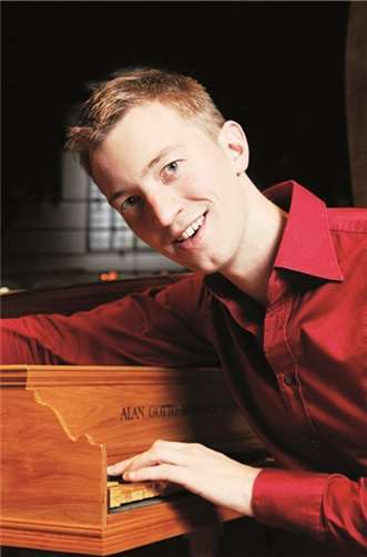 Nicolas Achten am Cembalo.  Philip Van Ootegem