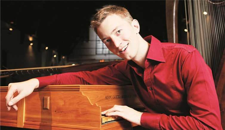 Nicolas Achten am Cembalo. Philip Van Ootegem