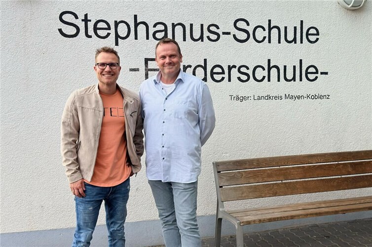 Nicolas Cordes im Austausch mit Schulleiter Markus Junk. Foto: privat