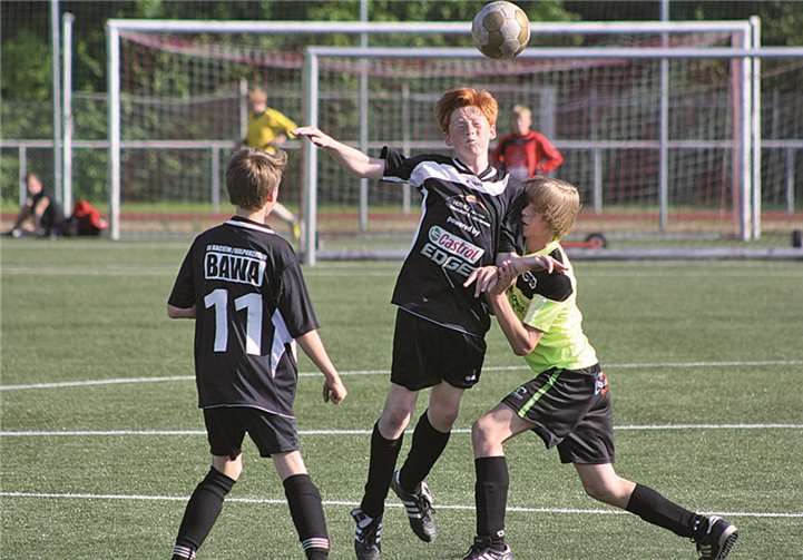 Nicolas Neukirchen (Mitte) glänzte als gewohnt umsichtiger Abwehrchef. privat