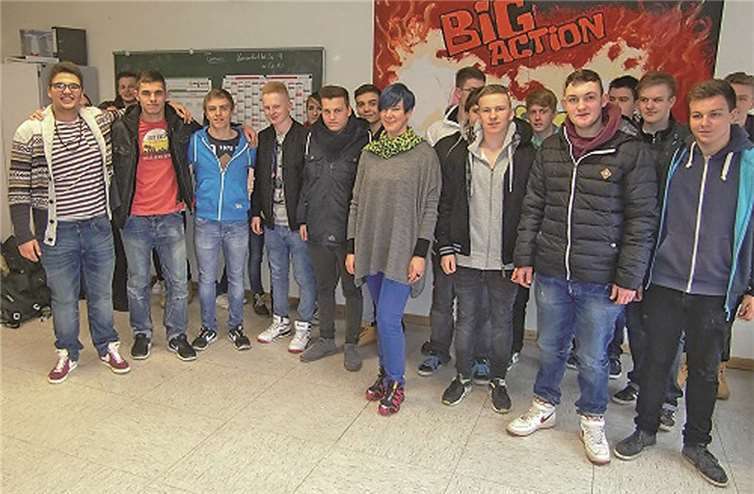 Nicole Müller-Orth informierte sich an Schulen im Kreis MYK über das politische Interesse der Schüler.privat