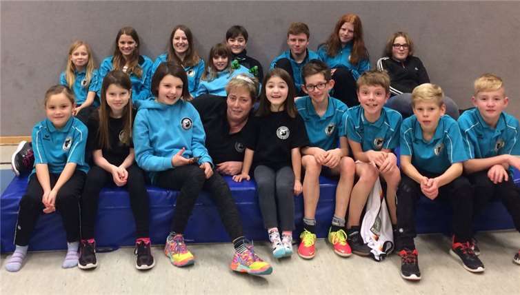Nicole Schmidt (vorne, 4. von li.) betreute die jungen Sportlerinnen und Sportler. privat