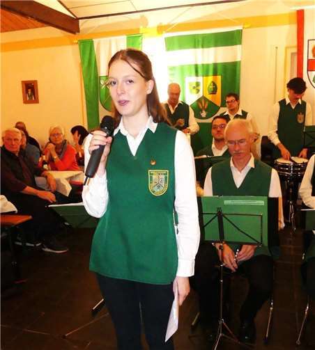 Nicole Simons, Vorsitzende der Brachtendorfer Schützenbruderschaft, begrüßte die Musikgäste sowie ein erwartungsfreudiges Publikum.
