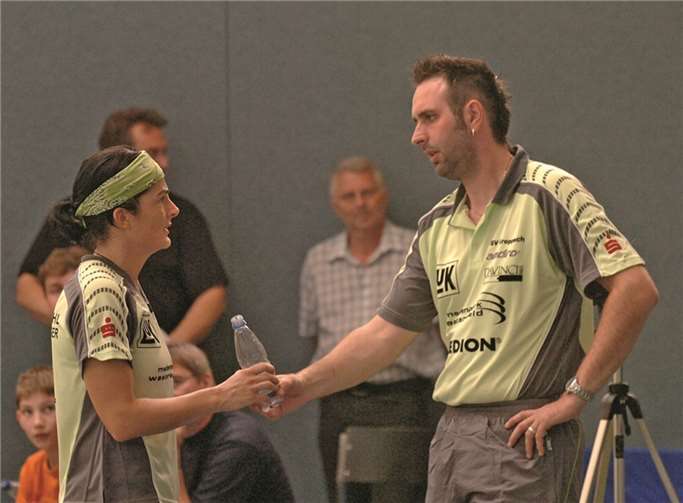 Nicole Struse, mehrfache deutsche Meisterin und Olympiateilnehmerin - hier mit ihrem Trainer Dennis Leicher beim Bundesligisten TTC Kroppach - „verstärkte“ die Bad Breisiger beim Sieg in N iederdürenbach.