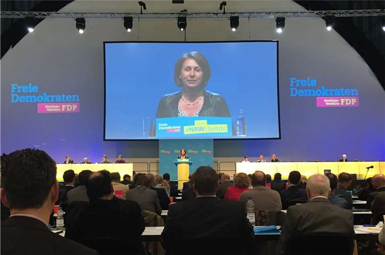 Nicole Westig bei Ihrer Rede auf dem Parteitag in Bielefeld.privat