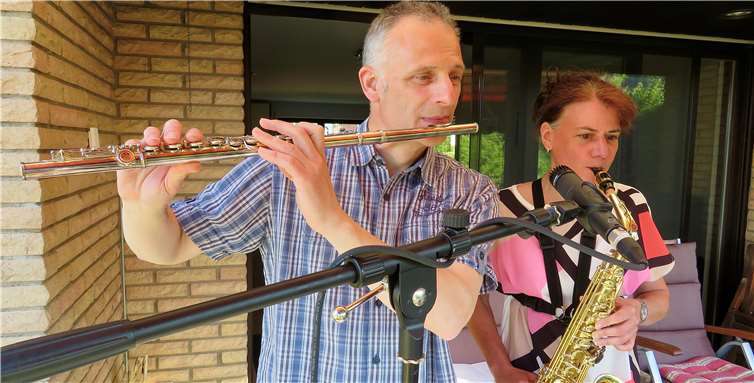 Nicole und Thomas Welsch bieten ihren Nachbarn eine spannende musikalische Mischung. Foto: Rolf Niemeyer