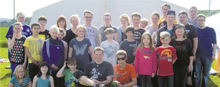 Niederwerther Jugendrotkreuzler vor den Zelten. privat