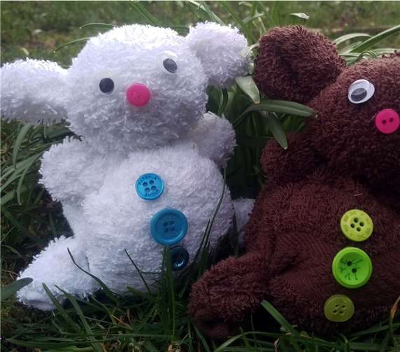 Niedliche Osterhasen werden gebastelt. Foto: privat