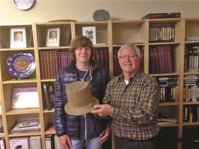 Niels Gies (l.) freut sich schon auf den Zeitpunkt, da er seinen eigenen Doktorhut erhält.privat