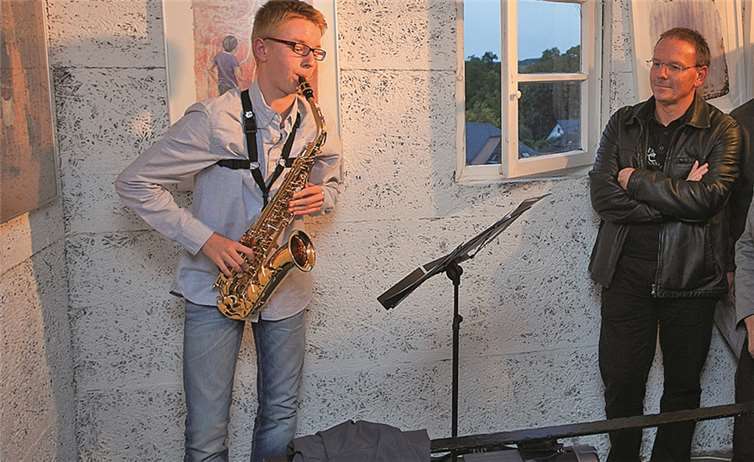 Niklas Kurenbach aus der Klasse 9m des Martin-Butzer-Gymnasiums Dierdorf unterhielt die Gäste musikalisch.