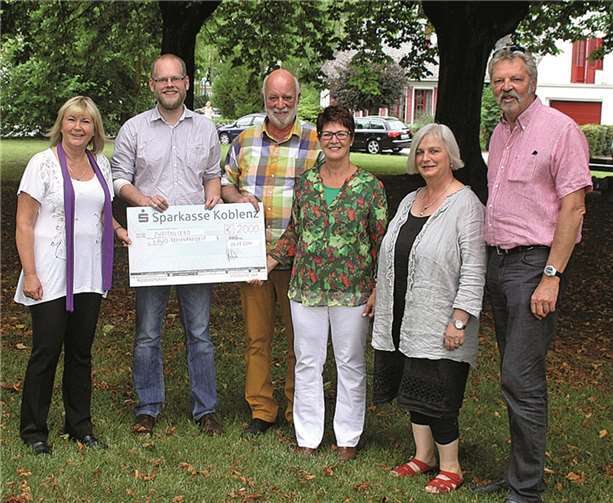 Nils Kaminski vom Kreisverband der Arbeiterwohlfahrt freute sich über die großzügige Spende, die der Stadtranderholung zugute kommen soll. privat