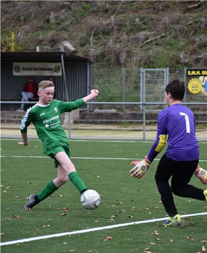 Nils Klapperich verlädt den Torwart beim 1:0.privat