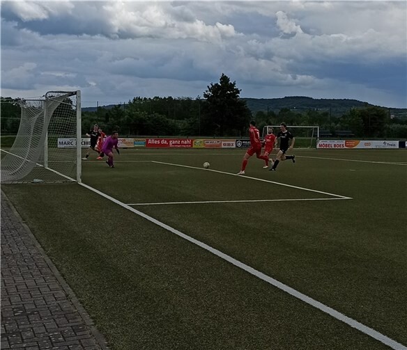 Nils Meyer erzielt das 4:0. Foto: privat