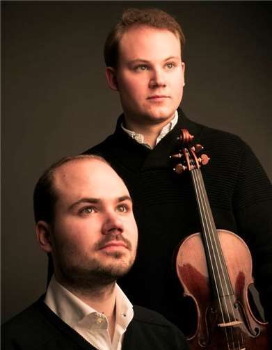 Nils und Niklas Liepe sind in der Villa Bellestate zu Gast. privat