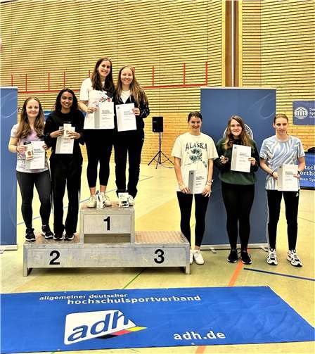Nina Becker (Oben links) holte mit Partnerin Hannah Jaenichen ebenfalls den Titel eines Deutschen Hochschulmeisters im Doppel. Quellen: BC Remagen