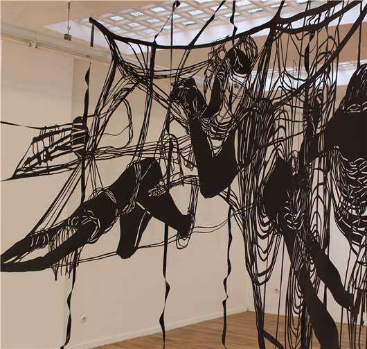 Nina Joanna Bergold erschafft aus Teichfolie einzigartige Kunstwerke. Foto: privat