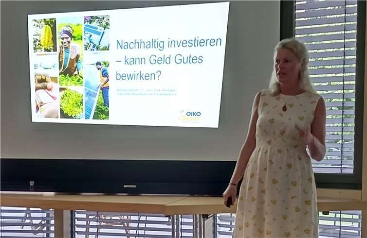 Nina Kradepohl informierte über Mikrokredite.  Foto: Walburga Greiner