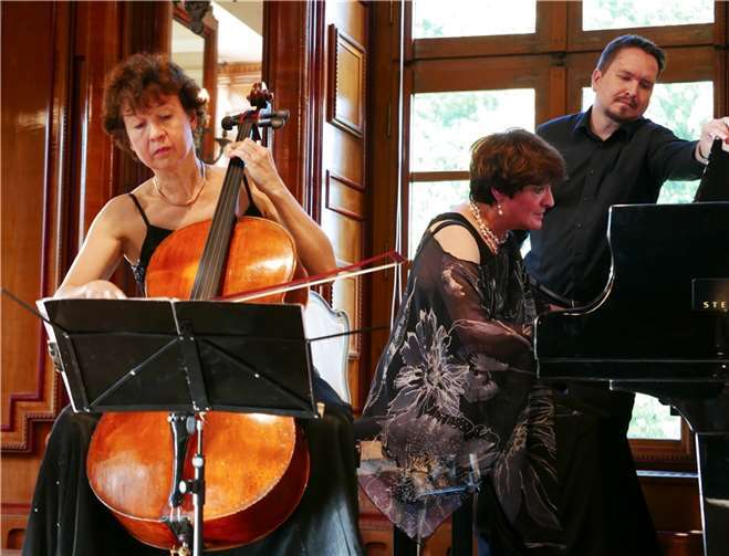Nina Tichman ( Klavier, künstlerische Leitung) und Xenia Jankovic (Cello) sind auch bei der 30. Auflage der Andernacher Musiktage mit von der Partie.  Foto: Kulturamt/Mager