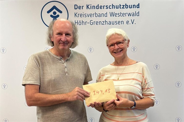 Nino Breitbach und Martina Stukemeier (Teamvorstand Kinderschutzbund Westerwald)