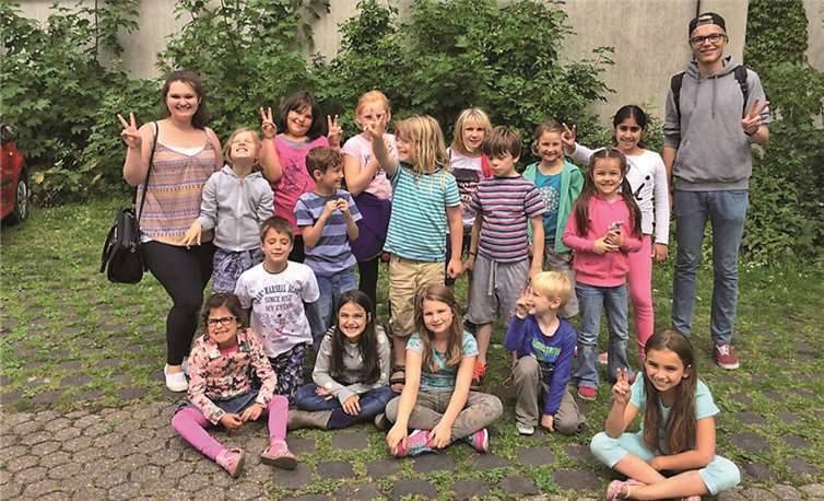 Njomza Selaj (links) freute sich mit den Kindern über das gelungene Projekt. privat