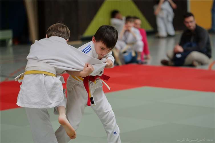 Die U10-Judoka sind spitze Noah Dertinger auf dem Weg zur Silbermedaille
