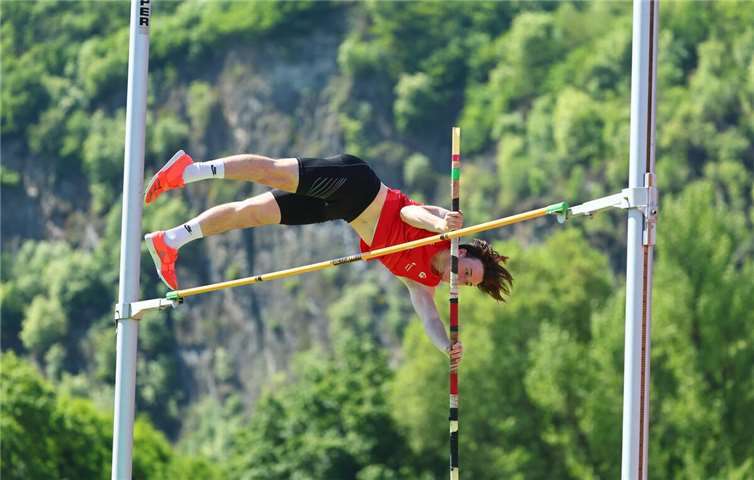 Noah Seibel verbesserte sich im Stabhochsprung auf 3,80 Meter.Foto: privat