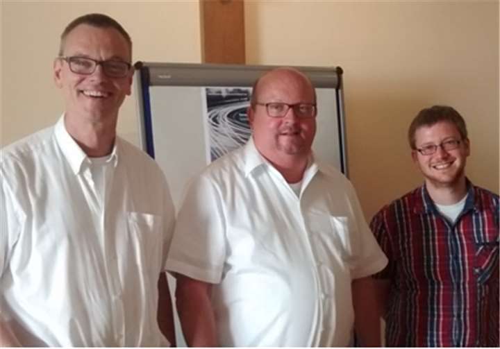 Nobert Missong (links) ist neuer stellvertretender Dechant des Dekanates Andernach-Bassenheim. Gemeinsam mit Dechant Michael Rams (Mitte) und Dekanatsreferent Alexander Just freut er sich auf eine spannende Psalmenausstellung. privat