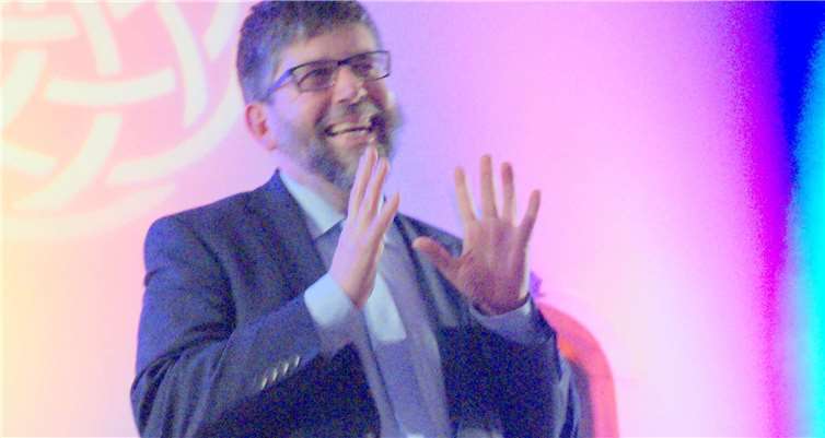 (Noch)-Stadtbürgermeister Wolfgang Lambertz begrüßte das Duo „Harfenzauber“.