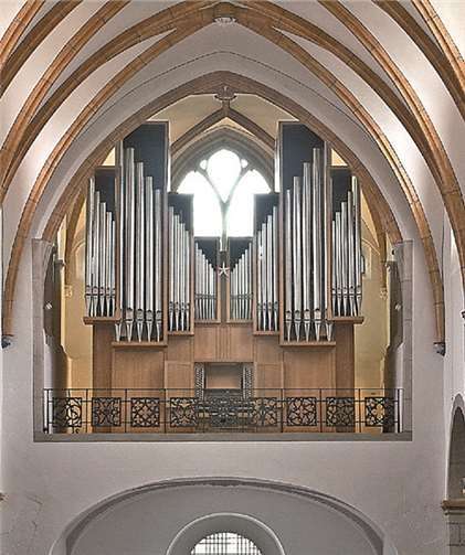 Noch bis Anfang September werden jeden Sonntag wechselnde Musiker die Orgel der Florinskirche spielen. privat