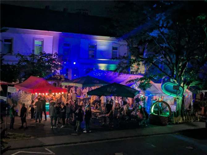 Noch bis spät in die Nacht feierte man in Mülhofen.  Fotos: privat