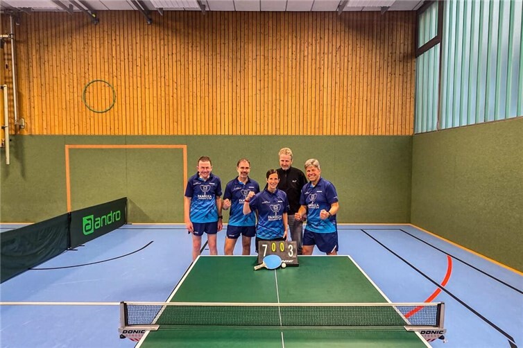 Noch ein Sieg fehlt der 3. Herren zur Meisterschaft in der 2. Kreisklasse (v.l.n.r. - Dominik Klein, Stefan Dievernich, Verena Drewes, Michael Rick und Martin Drewes).