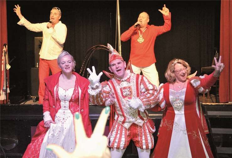 Noch einmal "knallen" ließen es zum Abschied Corinna I., Frank I. und Alexandra II. mit Rudi und Tünn in der „Kulturwerkstatt“. AB