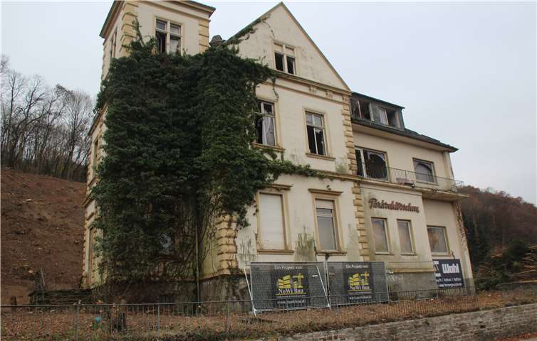 Noch einmal zur Erinnerung: Das Parkschlösschen in seinen allerletzten Tagen .Fotos: KMI