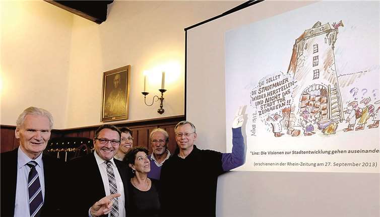 Noch fand Norbert Thelen (l.) keine sieben Mitglieder, um die „Mauerbau-Initiative Linz“ zu gründen.DL