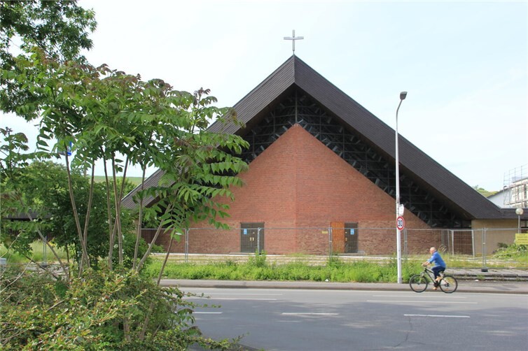 Noch in diesem Jahr soll die Sankt-Pius-Kirche abgerissen werden. Auf dem Gelände soll ein Wohnprojekt verwirklicht werden. Foto: GS