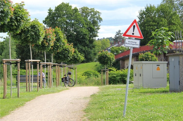 Noch ist der Ahrradweg in Sinzig ein Provisorium – temporär eben.  Foto:GS