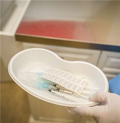 Noch ist die Menge an Impfstoff begrenzt. Zusätzliche Lieferungen und in Aussicht gestellte Zulassungen weiterer Impfstoffe sollen den Engpass beheben und die Impfkampagne voranbringen. Foto: Kreisverwaltung Ahrweiler/Bernhard Risse