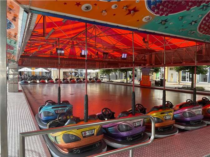 Heute: Freifahrten auf Sinziger Kirmes Noch ist es ruhig auf dem Kirmesplatz, aber das wird sich heute Nachmittag ändern. Foto: ROB