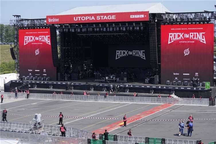 Noch ist es vergleichsweise ruhig am Ring. Foto: Axel Live Pictures