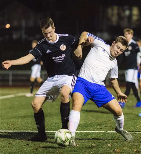 Noch ist in der sehr engen Bezirksliga alles drin. Foto: Tobias Jenatschek