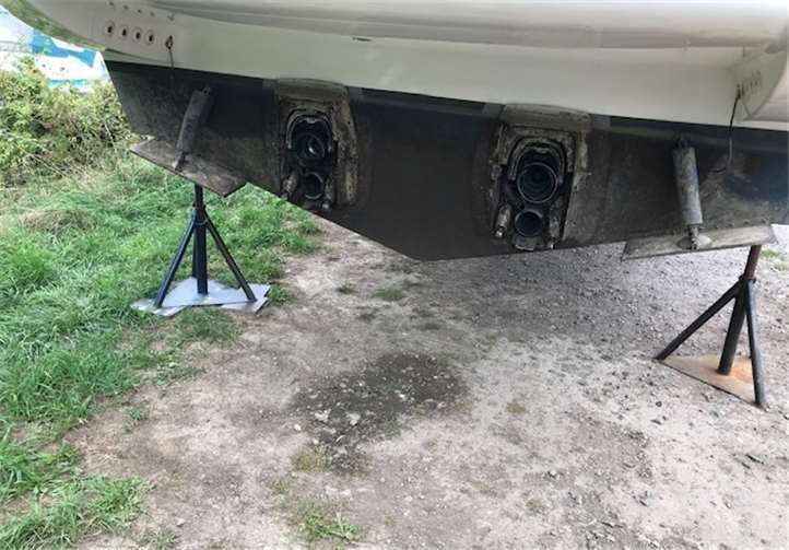 Noch ist unklar, wer die Innenbordmotoren des Motorboots in Winningen gestohlen hat. Foto: Polizei