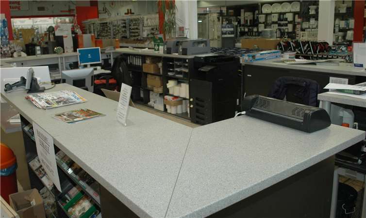 Noch mehr Platz für Beratung bietet eine zweite Theke.