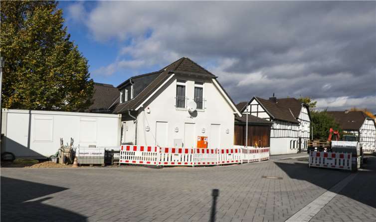 Noch prägen Absperrungen das Bild.Fotos: CEW