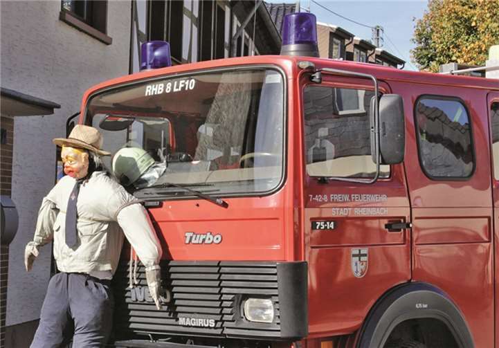 Noch sitzt der Paias stolz auf dem Grill des Löschfahrzeuges