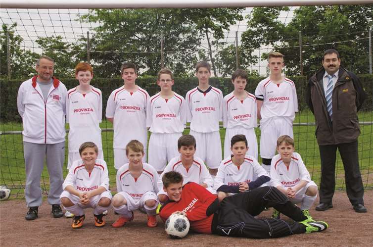 Noch strahlen die neuen Trikots in lupenreinem Weiß. privat