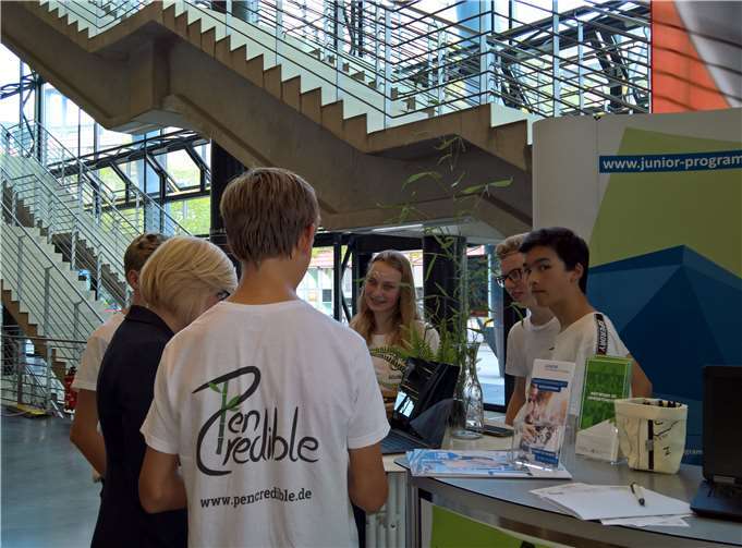 Nonnenwerther Unternehmerinnen und Unternehmer präsentieren ihre Geschäftsidee auf der StartupCon in Köln.privat