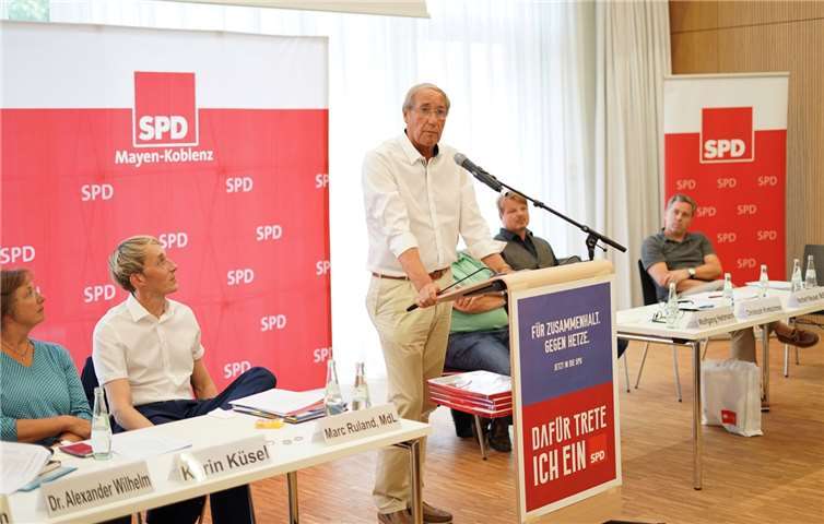 Norbert Neusser, MdEP, (Mitte) macht sich für Europa stark.privat
