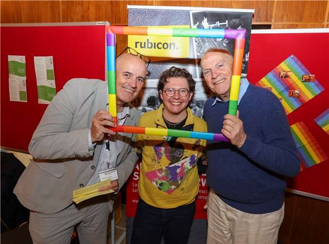 Norbert Sauren von der Stadt Rheinbach (v.l.), Mischa Regenbrecht und Georg Roth am Stand der „Rubicon“. Fotos: CEW