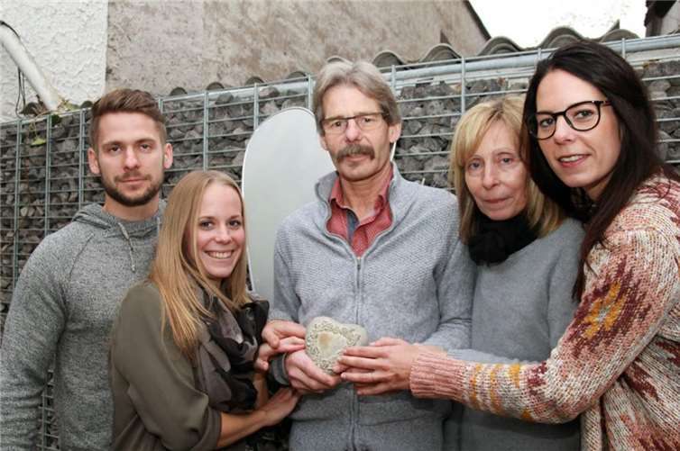 Norbert im Kreise seiner Lieben. Gemeinsam setzen sie alle Hoffnung, dass bei der Aktion am 8. Dezember ein passender Spender gefunden wird. Fotos: DKSM