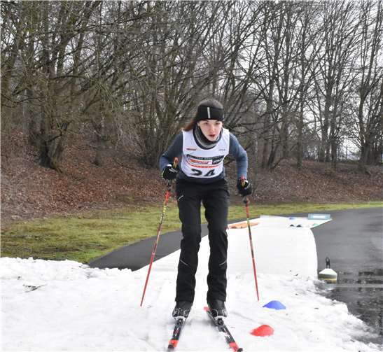 Nordic aktiv 365 Tage Skilanglauf mit Rollen/Gleiten mit Inline-Skates, Rollski erlernen Kinder ganzjährig, Skilanglauf und über den gefahrlosen Laserbiathlon den Biathlonsport kennen.Foto: privat